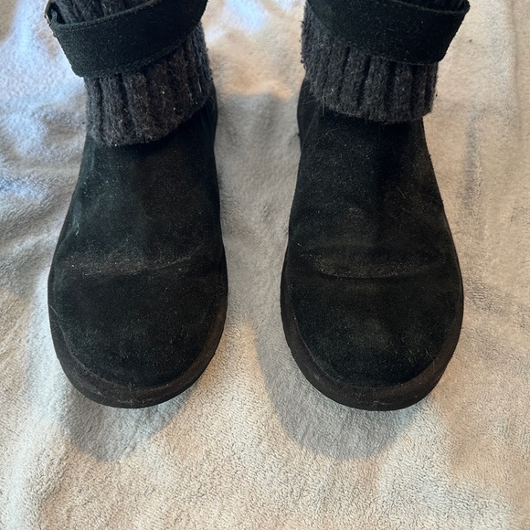 Black Uggs Y6 Pre Loved - Picture 5 of 5